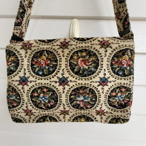 Vintage 60s/70s floral designed Tapestry fabric handbag - Picture 4 of 11